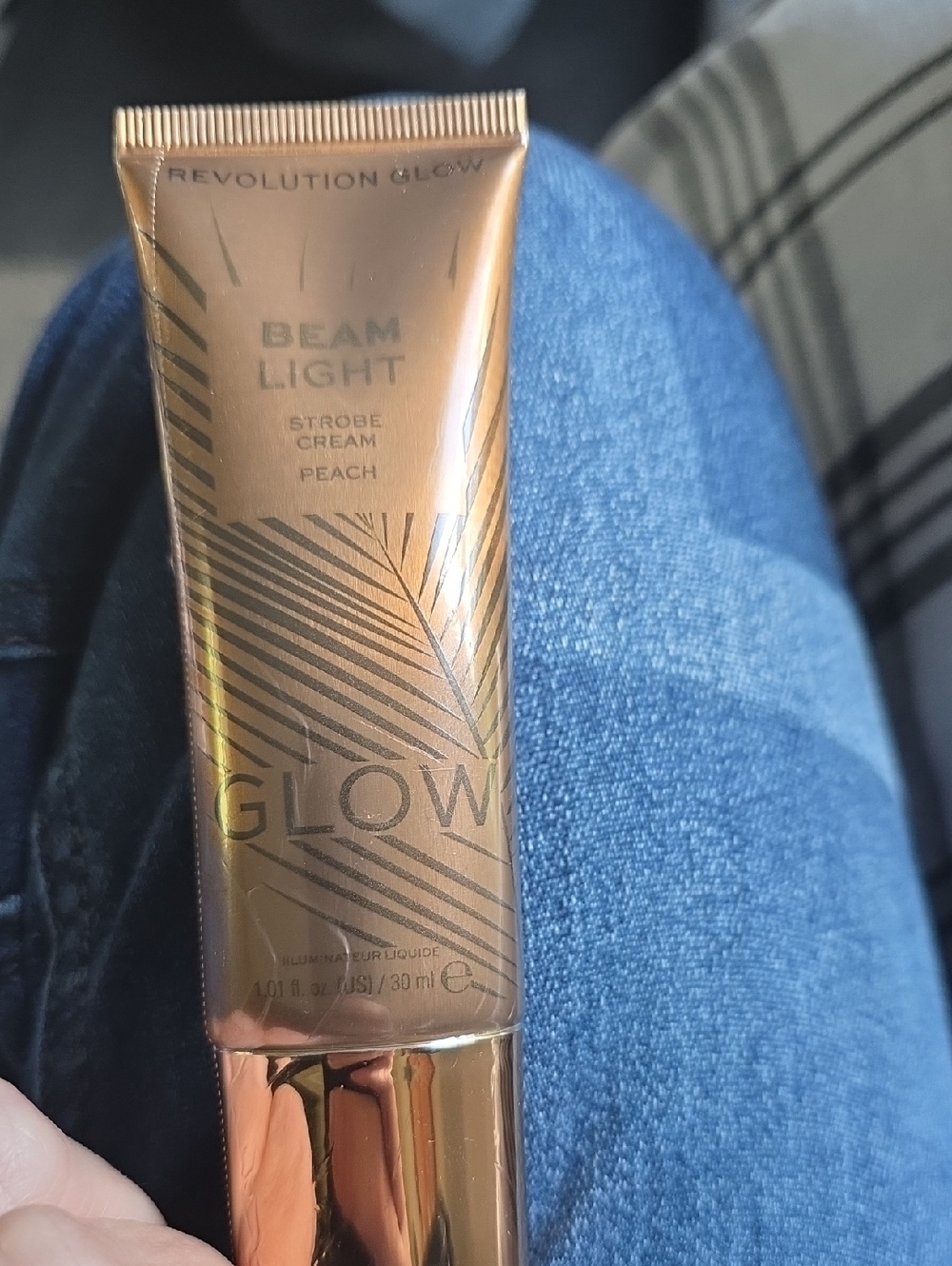 Revolution glow beam light strobe cream in peach